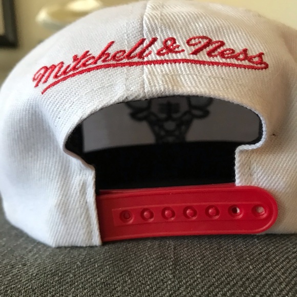 Mitchell and Ness red/white Chicago Bulls 1998 NBA finals snapback BRAND NEW - Picture 3 of 6